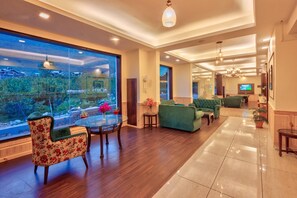 Lobby - Katoch Grand By Vivaan (Manali)