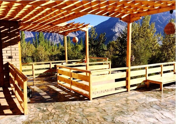 Terrace/patio - Stone Hedge Hotel Hunder (Leh)