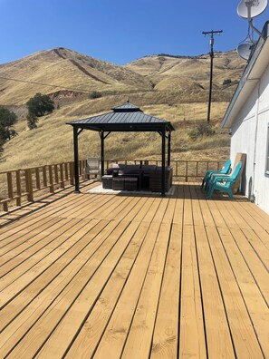 Terrace/patio - Steps to Pine Flat Lake & Marina (Sanger)