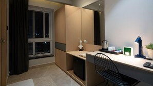 A modern hotel room with a desk, chair, and a large mirror. - Hotel Kyzen (Hyderabad)