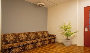 Lobby - Treebo The Square (Ahmedabad)