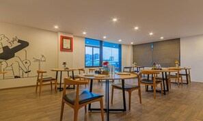 Restaurant - Treebo The Square (Ahmedabad)