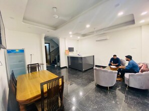 Lobby - Hotel Surya International (New Delhi)