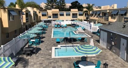 Solana Beach 1BR resort timeshare apt, Beach across the street & down stairs