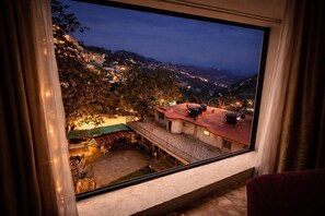 A view from a window overlooking a hillside with buildings and a courtyard. - Ab S Abode A Boutique Hotel (Dehradun)