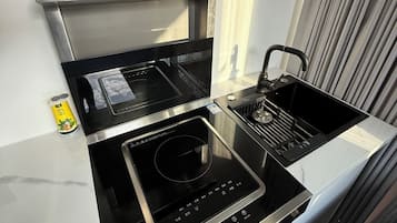 Fridge, microwave, stovetop