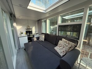 Living area - The Starlight Haven (Lac du Bonnet)