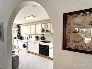 Kühlschrank, Mikrowelle, Ofen, Toaster
