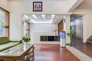 Lobby - Zinith Hotel (New Delhi)