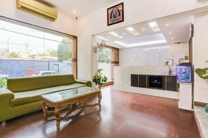Lobby - Zinith Hotel (New Delhi)