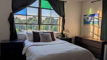 Iron/ironing board, WiFi, bed sheets