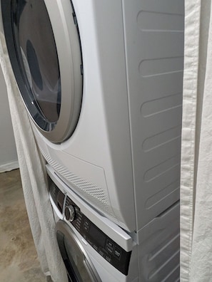 Interior - 1 Bedroom Studio in Atlanta -Close to the Airport and Atlanta Stadium via train (College Park)