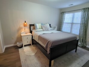 2 habitaciones, tabla de planchar con plancha, wifi y ropa de cama 