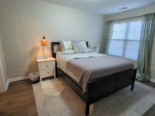 Mid-Term Rental Furnished 2BR/2BA Condo in Germantown, MD