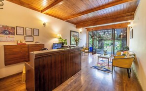 Lobby - Bedzzz Xclusiv Baikunth Manali By Leisure Hotels (Manali)