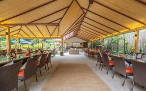 Restaurant - Bedzzz Xclusiv Baikunth Manali By Leisure Hotels (Manali)