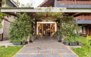 Lobby - Bedzzz Xclusiv Baikunth Manali By Leisure Hotels (Manali)