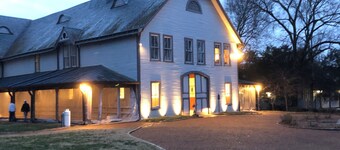 3-bed 2 Bath Pet & Family Friendly Lake view, Fire pit &Games
@LakeItEasyBarkley