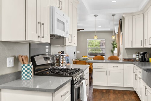 NEW l Luxe Midway City Retreat l Sleeps 12