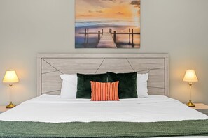 Room - NEW l Luxe Midway City Retreat l Sleeps 12 (Midway City)