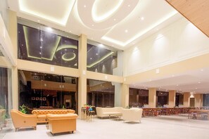 Lobby - Naturevilas Sarovar Portico (Manali)