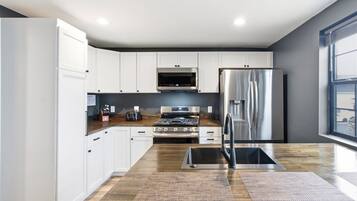 The Loft on Waterbury - Island Seating