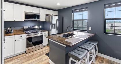 The Loft on Waterbury - Loft with a water view!