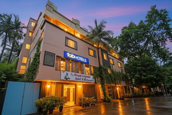 A hotel with a sign for 'fabHOTELS' and 'Royal Lodge Hotel & Restaurant'.