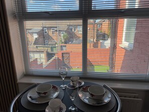 Dining - Apartment Sleeps 4 with Garden & WiFi (Gateshead)