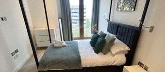Business Suite Lux 2 Bed Apartment in St Albans