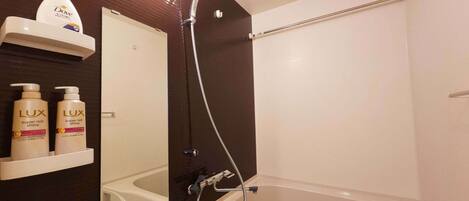 Appartement, plusieurs lits, non-fumeurs | Salle de bain | Articles de toilette gratuits, sĂšche-cheveux, serviettes fournies