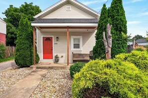 A single-story house with a red door, a front porch, and a mailbox. - The Whiskey Stop! A Spacious Highlands Retreat (Louisville)