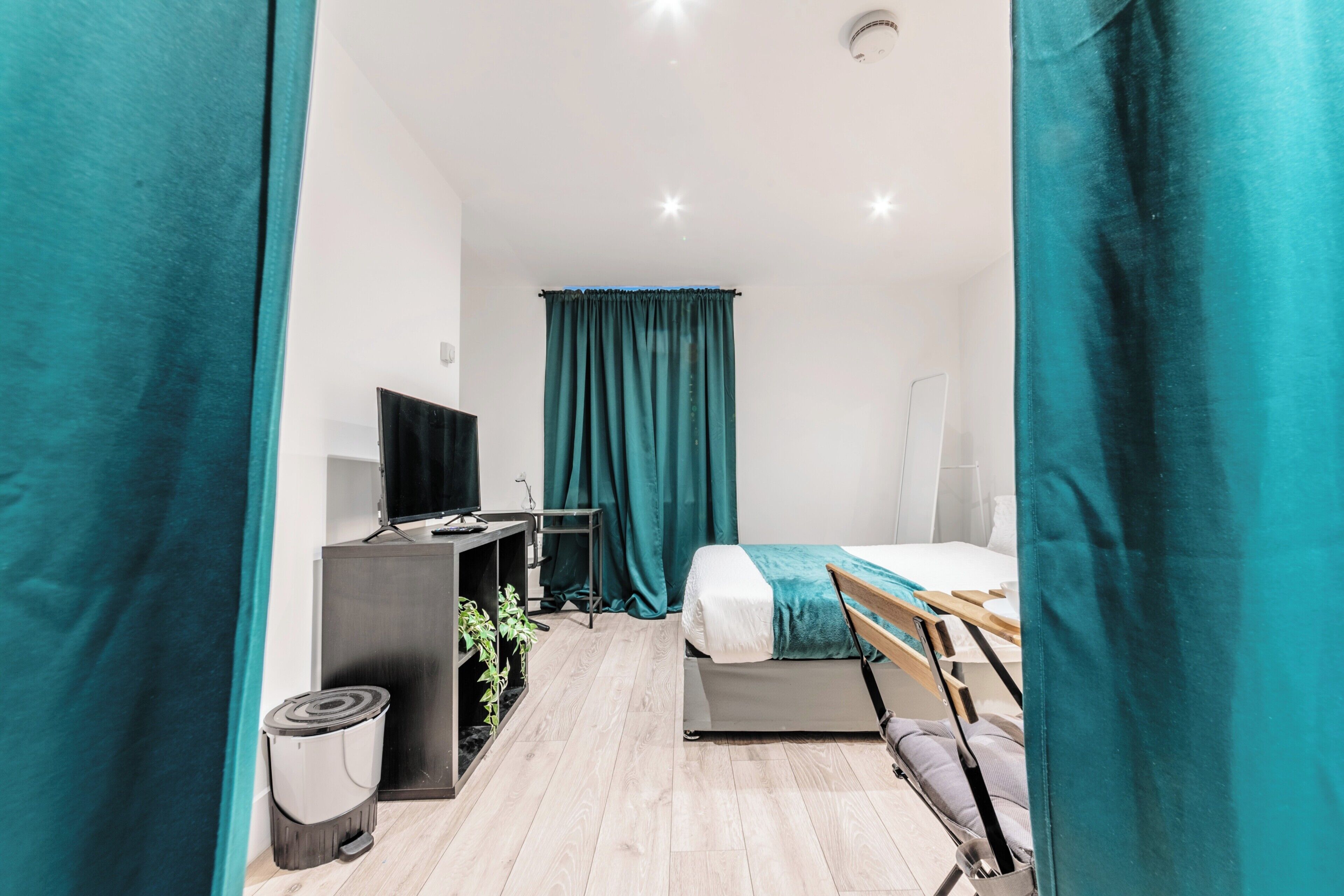 Central - Stay 2 - Paid Parking - Near Transport - Maidstone