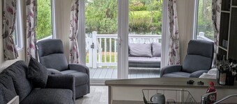 Static Caravan 2 Bed Sleeps 6 Overlooking Water