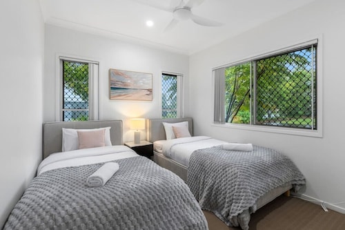 Peaceful Retreat Near Shops & Cafés|Secure Parking
