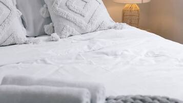Iron/ironing board, WiFi, bed sheets