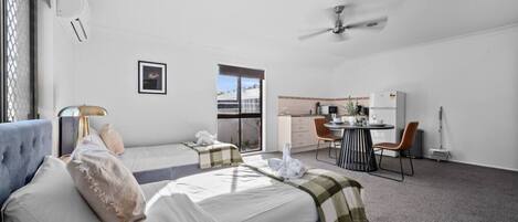 Iron/ironing board, WiFi, bed sheets
