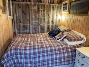 Room - Cabin - Sleeps 2 - Riverside - Breakfast Provided (Garve)
