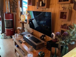 Interior - Cabin - Sleeps 2 - Riverside - Breakfast Provided (Garve)