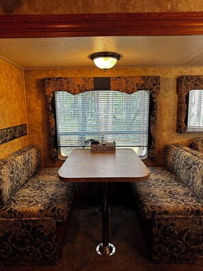 Dining - Manistee River Cozy Camper 2 (Grayling)
