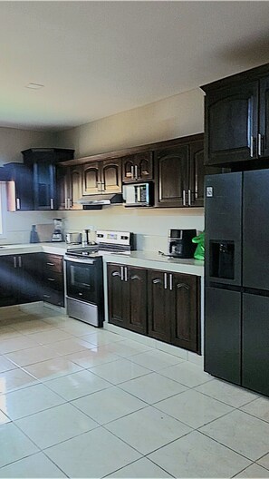 Private kitchen - Fabulous 3-bed 2 bath house with AC in charming Choloma In safe gated community. (Choloma)