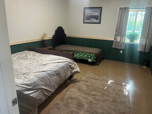 8 bedrooms, WiFi, bed sheets