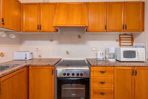 Private kitchen - P-2 Ground floor in the center with pool (Calella de Palafrugell)