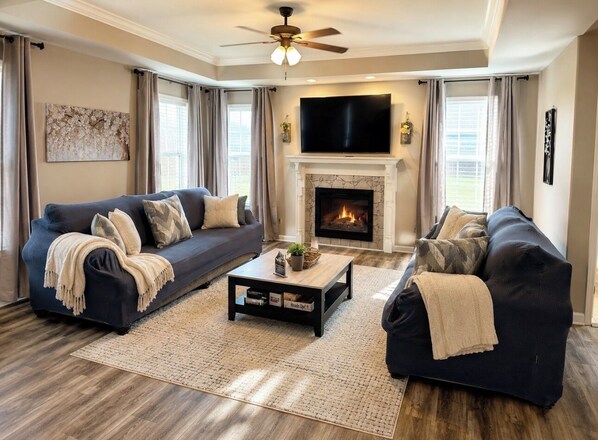 Smart TV, fireplace
