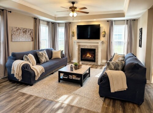 Spacious Family Home• Sleeps 8 • Near Ft Campbell
