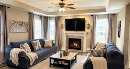 Spacious Family Home• Sleeps 8 • Near Ft Campbell