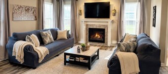 Spacious Family Home• Sleeps 8 • Near Ft Campbell