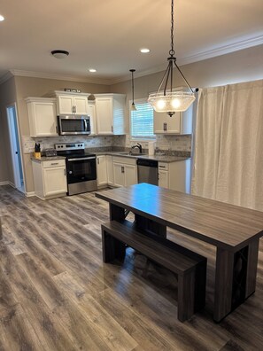 Private kitchen - Comfortable Home Near Fort Campbell/Pet Friendly (Clarksville)