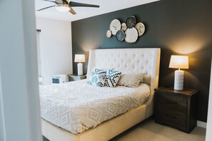 2 bedrooms, iron/ironing board, WiFi, bed sheets - The Shu Suite - Pool/Hot Tub + Boat Slip (Sicamous)