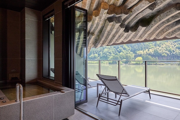 Suite, non fumatori, vista fiume (2King4SDouble4Single,HotSpring,12pp) | Spa